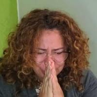Maestra puertorriqueña rompe en llanto por el poco interés de sus estudiantes