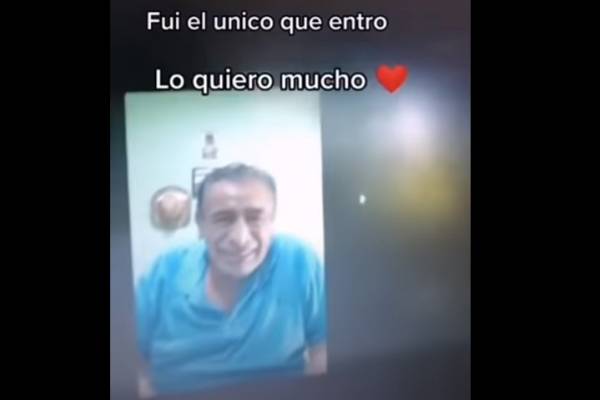 Profesor cancela sus clases para ver una película con sus alumnos y solamente se conectó uno