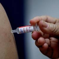 Los voluntarios de la vacuna de Pfizer revelan efectos secundarios