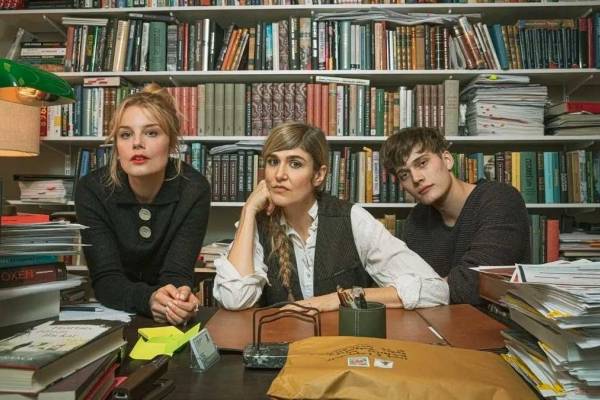 Netflix: Amor y anarquía es la nueva serie de comedia romántica que la está rompiendo en la plataforma