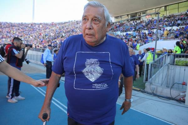 La U quiere jugar de negro en su próximo partido en señal de luto por Carlos Campos
