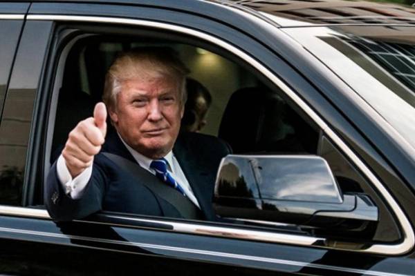 Trump reaparece por sorpresa en la marcha de "Make America Great Again" en Washington y considera "emocionante" el apoyo