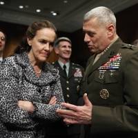 Biden designaría a la primera mujer jefa del Pentágono