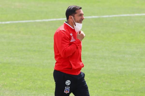 El cuerpo técnico de Colo Colo apuntó al arbitraje tras la derrota ante Palestino: "No ha sido asertivo"