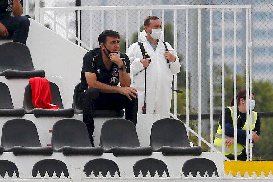 Gustavo Quinteros fue expulsado a los 23 minutos del duelo entre Palestino y Colo Colo / Foto: Photosport