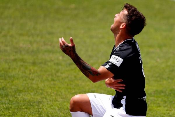 Video confirma que simulación del colocolino Gabriel Costa ante Palestino postula a ser la "peor actuación" del campeonato