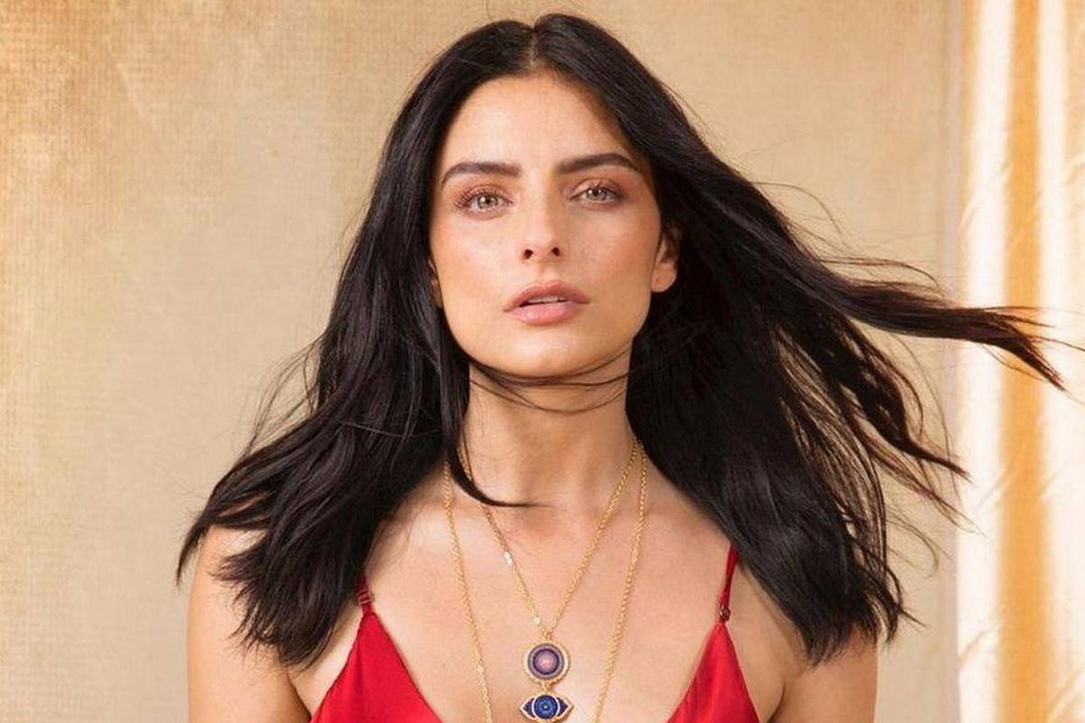 Aislinn Derbez realmente se llama Aislinn González Michel. Eugenio Derbez