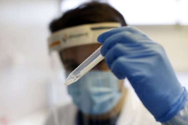 Coronavirus: Moderna anuncia el 100% de eficacia de su vacuna en prevención de casos graves