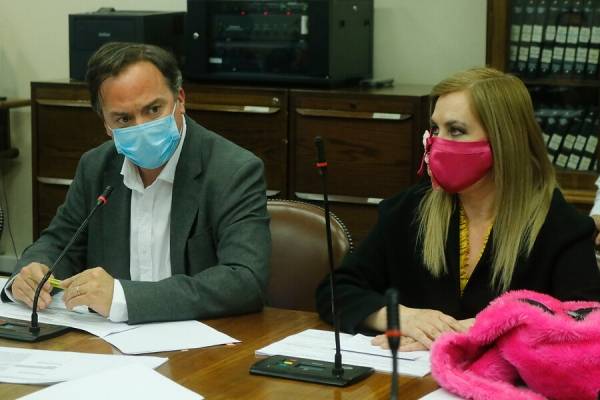 Pamela Jiles se lanzó contra la Red de Politólogas: "Sería bueno buscar a alguien no tan cercano al Frente Amplio"