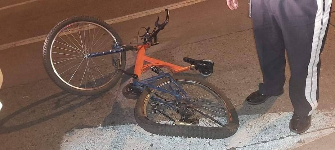 Motociclista chocó contra un ciclista y ambos fallecieron