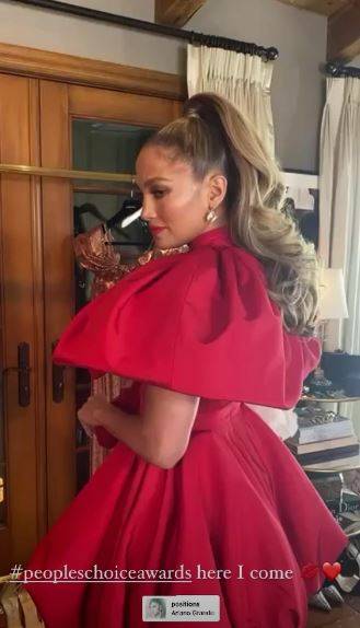 Jennifer Lopez deslumbra como diosa con vestido estilo Caperucita roja moderna Jennifer Lopez