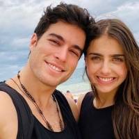 Michelle Renaud comparte video de Danilo Carrera bailando en traje de baño y causa furor en redes