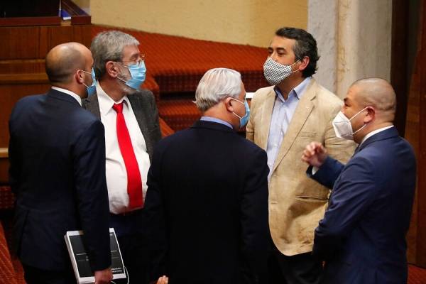 Desde el Congreso no le dan tregua a Piñera: "Tiene bastante ignorancia sobre el país que gobierna"