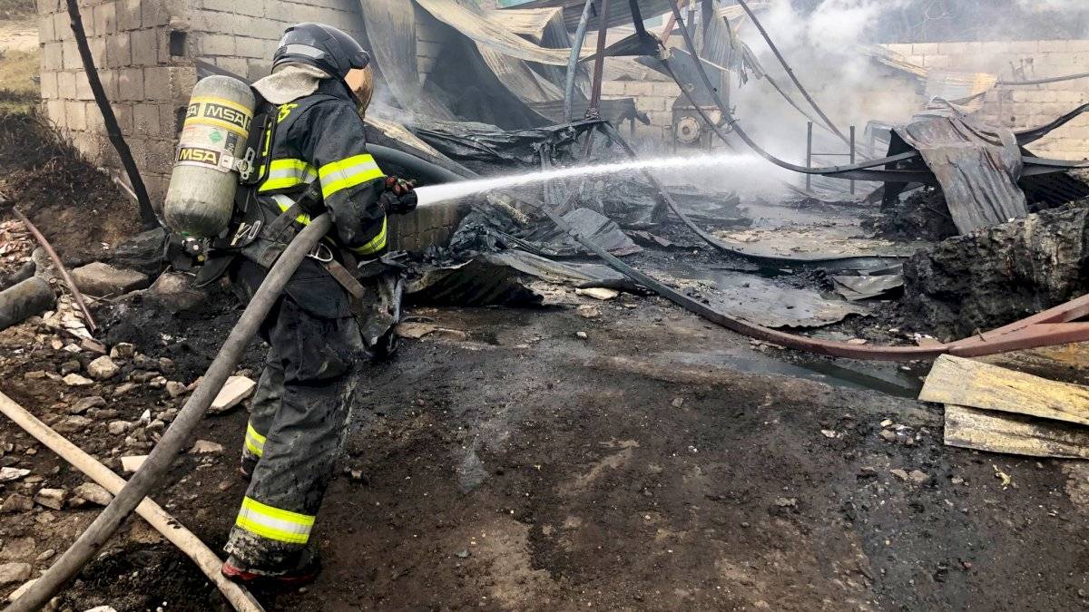 incendio en fábrica en Quito