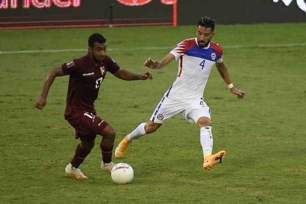 ¿Habrá que cambiar la rueda? Chile cayó ante Venezuela y se complicó en las Eliminatorias