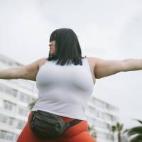 Ansiedade bateu forte? Confira 3 aulas de yoga para iniciantes que vão te ajudar
