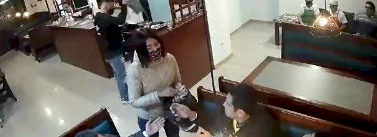 Impactante video de robo en pizzería del norte de Quito se viraliza