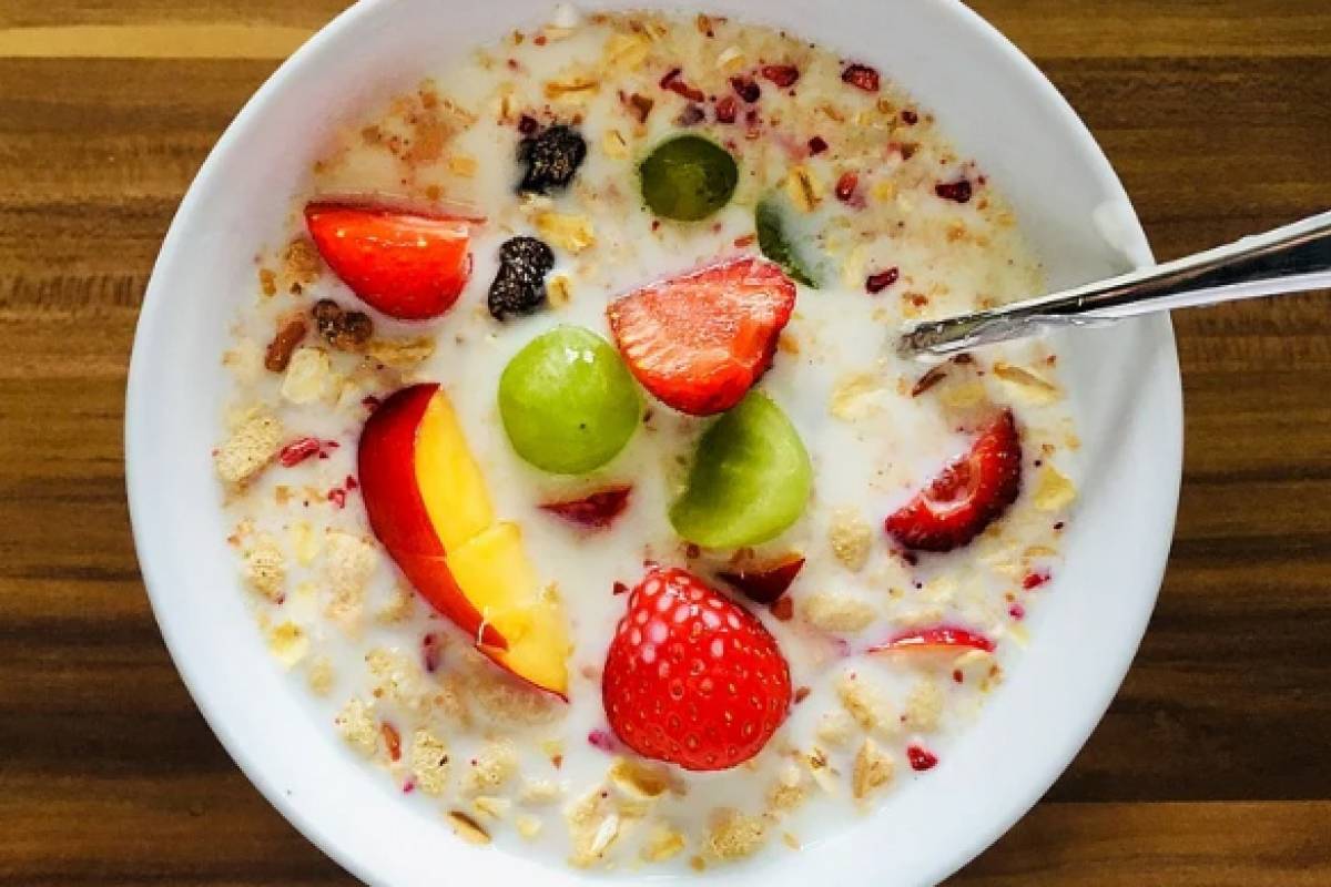 Mira cómo hacer avena con leche y canela para llenarte de energía