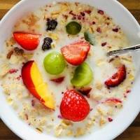 ¡Rápido y fácil! Mira cómo preparar avena con leche y canela