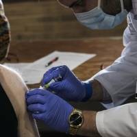 ¿Cómo funcionan las vacunas de Pfizer y Moderna contra el Covid-19?