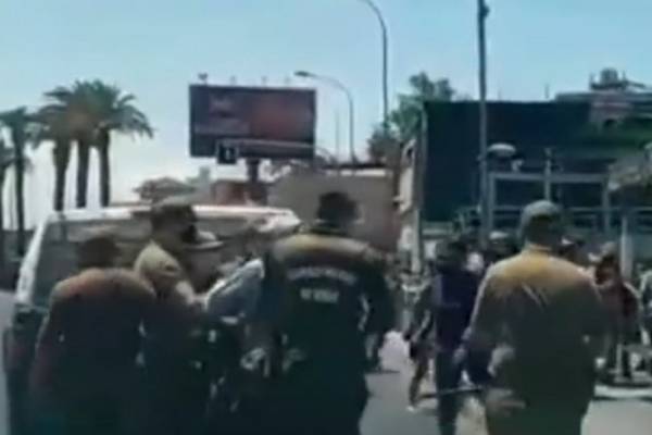 Jornada de furia de comerciantes ambulantes en Persa Estación: atacaron a carabineros con piedras