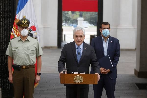 Piñera confirma renuncia de Rozas: "Tengo el mayor aprecio, admiración y gratitud por la labor que ha cumplido el general"