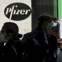 Estados Unidos y Pfizer negocian millones de vacunas adicionales