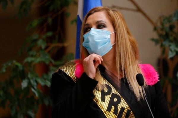 "Ni siquiera le cambió una coma": diputado Bianchi acusa a Pamela Jilles de apropiarse del proyecto del segundo retiro del 10%