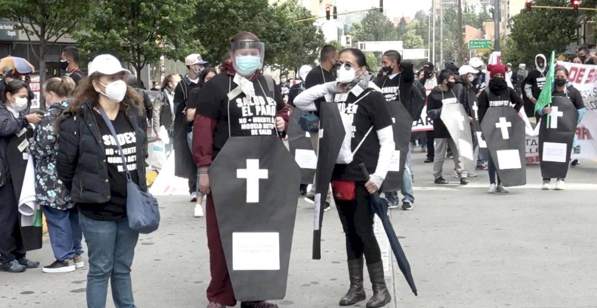 Trabajadores de la salud en Colombia protestan por derechos laborales durante la pandemia