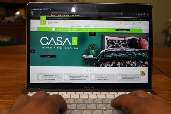Falló el bot: Falabella le ofreció ayuda por redes sociales a un medio de comunicación