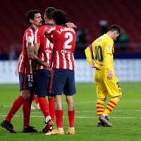 Atlético de Madrid, sin Luis Suárez, vence al Barcelona y lo hunde en La Liga