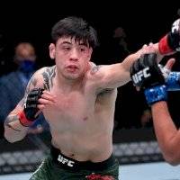 Mexicano Brandon Moreno conquista el triunfo en UFC 255