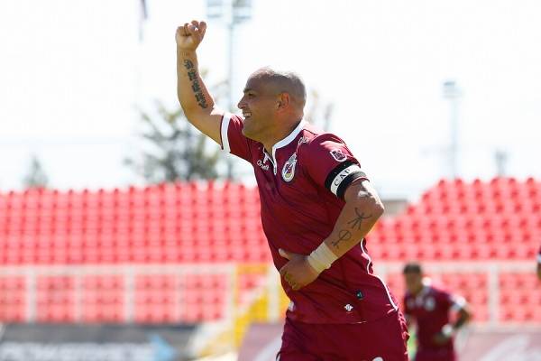 El centenar de gritos de Chupete Suazo volvió a dejar a Colo Colo como colista