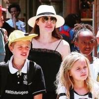 Hija de Angelina Jolie, Vivienne, muestra su sencillez en jeans gastados y camiseta verde oliva en el supermercado