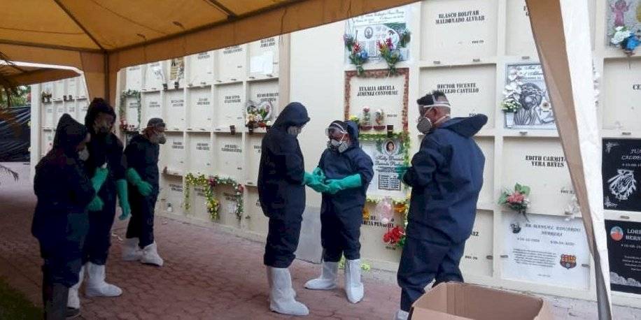 Recogen muestras de ADN para definir identidades de fallecidos durante la emergencia por COVID-19