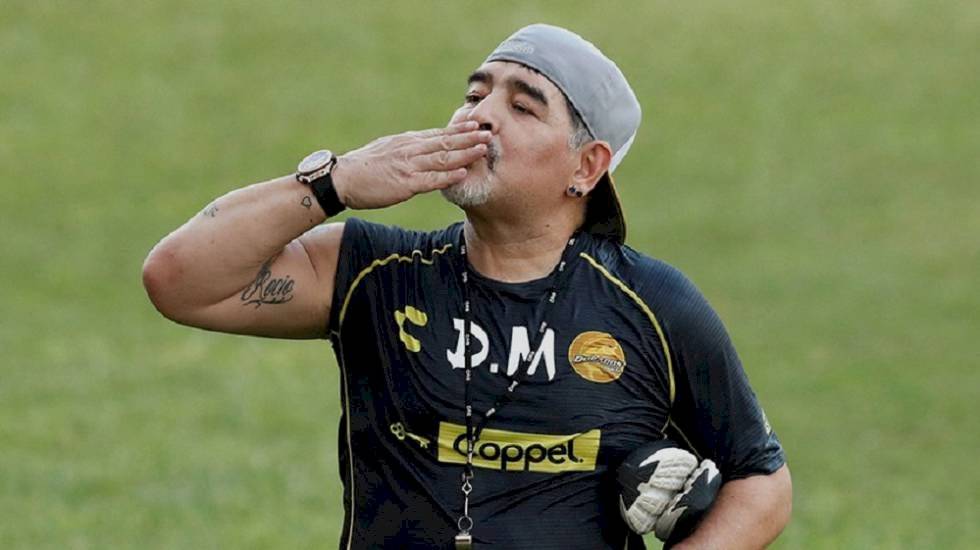 El día que Maradona apareció en “Siempre en domingo” y recibió serenata de Rocío Banquells