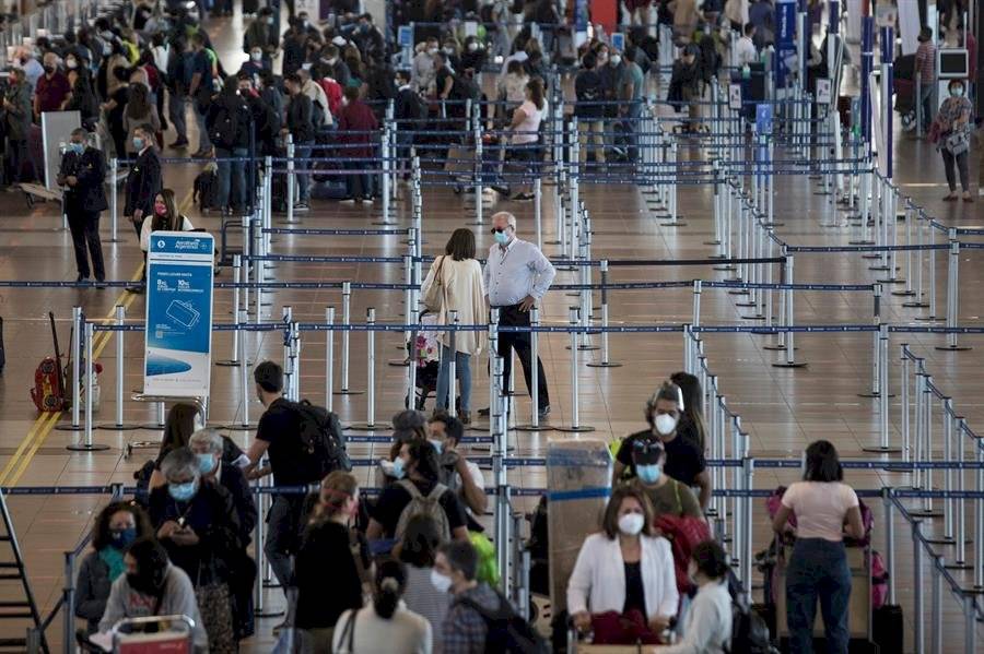 Chile recibe los primeros turistas desde marzo bajo estrictos protocolos