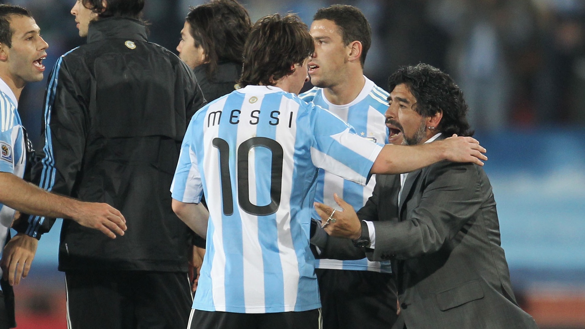 Messi a Maradona Messi a Maradona