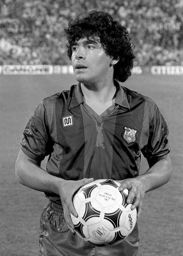 Fotografía de archivo tomada el 04/06/1983 del astro del fútbol Diego Maradona