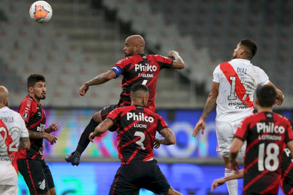 El cabezazo de gol de Paulo Díaz en la agonía / Foto: Getty Images