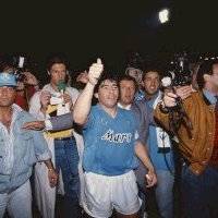 Diego Maradona y un palmarés que lo vio alzarse como un superhéroe