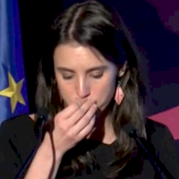 Ministra de Igualdad de España, Irene Montero rompe en llanto al hablar de la violencia contra las mujeres