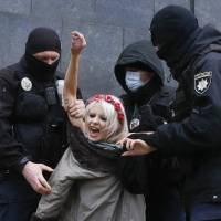 25N: Mujeres en el mundo salen a protestar en contra de la violencia