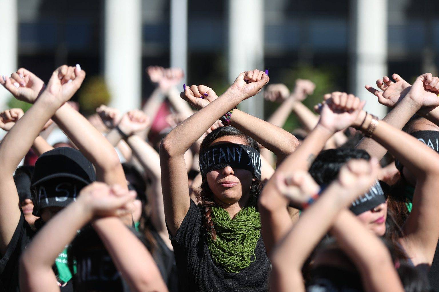 Mujeres protestando Mujeres
