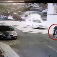 ¡Por un pelo! Vendedor de tacos de canasta se salva de ser arrollado en Tlalpan