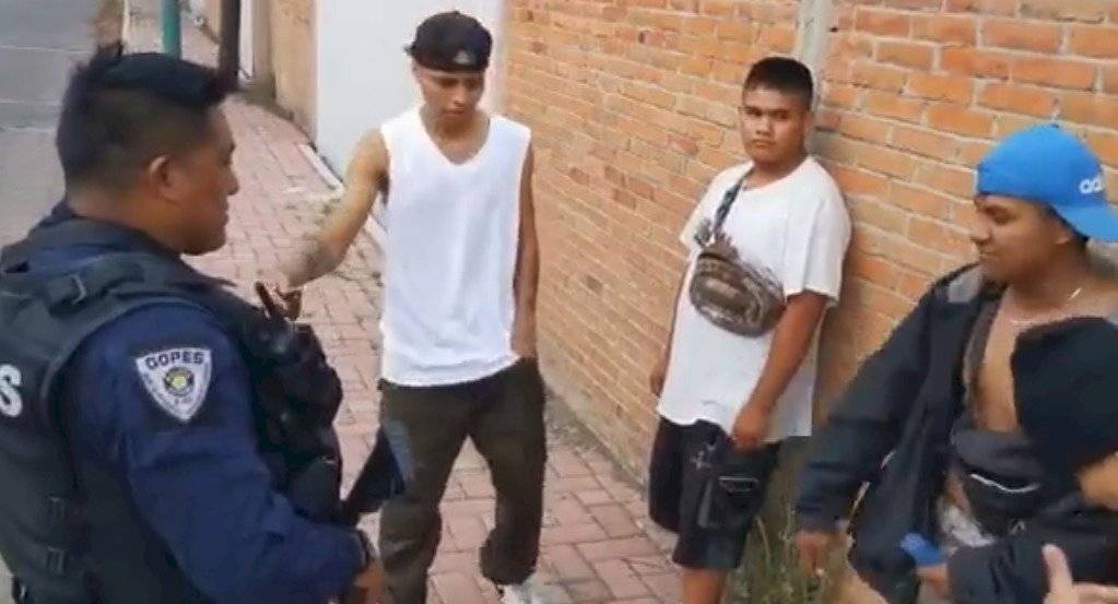 Raperos de Tlaxcala tiran rimas y evitan detención de la policía