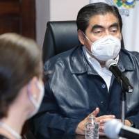 Piden a Gobierno de Puebla no bloquear a medios en ruedas de prensa