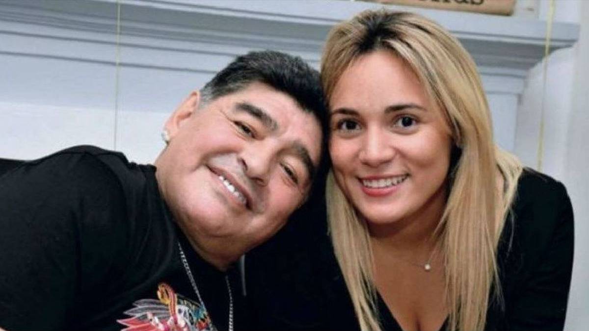 Escalofriante revelación de amigo íntimo de Maradona sobre manipulación de su pareja al volverlo adicto al alcohol Escalofriante revelación de amigo íntimo de Maradona sobre manipulación de su pareja al volverlo adicto al alcohol