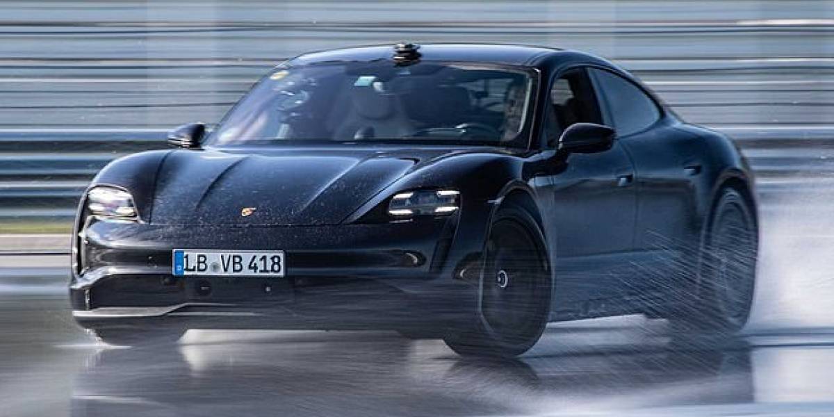 Porsche rompe el récord mundial Guinness del derrape más largo con un auto eléctrico