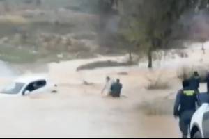 https://www.publimetro.com.mx/mx/destacado-tv/2020/11/28/guardia-civil-espanola-rescata-dos-personas-atrapadas-inundaciones-valencia.html